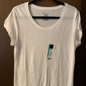 No boundaries t-shirt. In white. NWT.